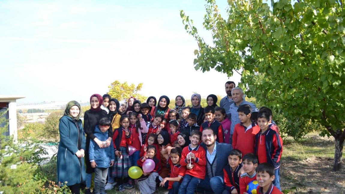 Karaköy ilkokulu öğrencileri ile kardeş köy okulu projemizi gerçekleştirdik 
